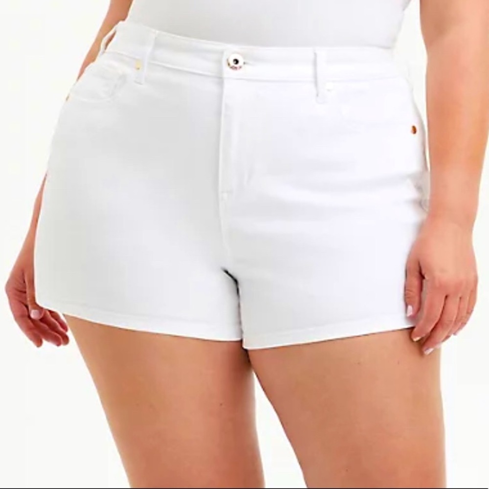 NWOT - TORRID HIGH RISE A-LINE SHORTIE SHORT - VINTAGE STRETCH WHITE Size 20